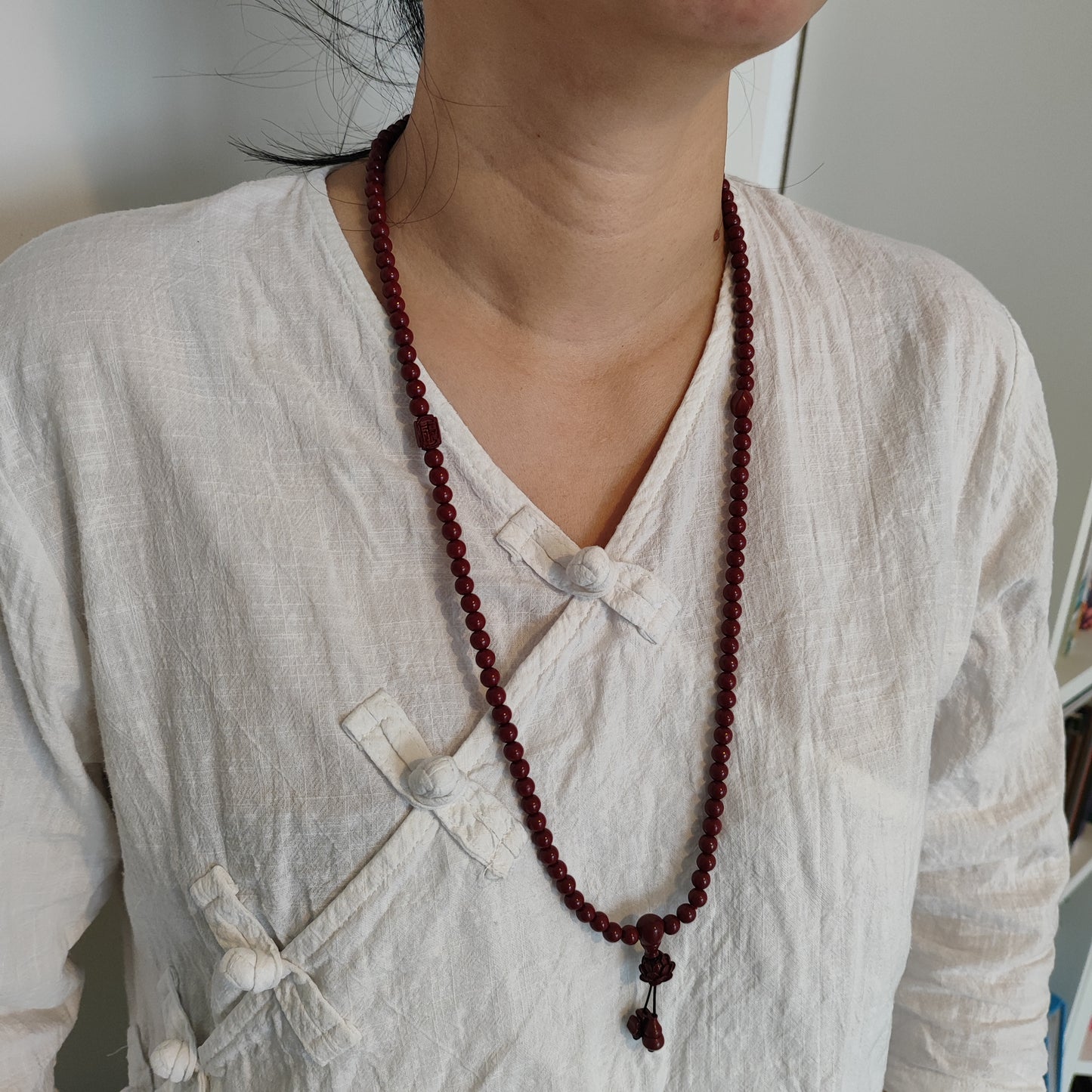 Collier en pierre rouge de Cinabre de Guizhou avec motif gravé, perle de 8mm