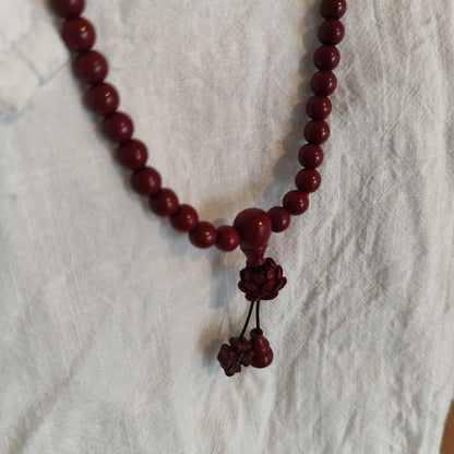 Collier en pierre rouge de Cinabre de Guizhou avec motif gravé, perle de 8mm