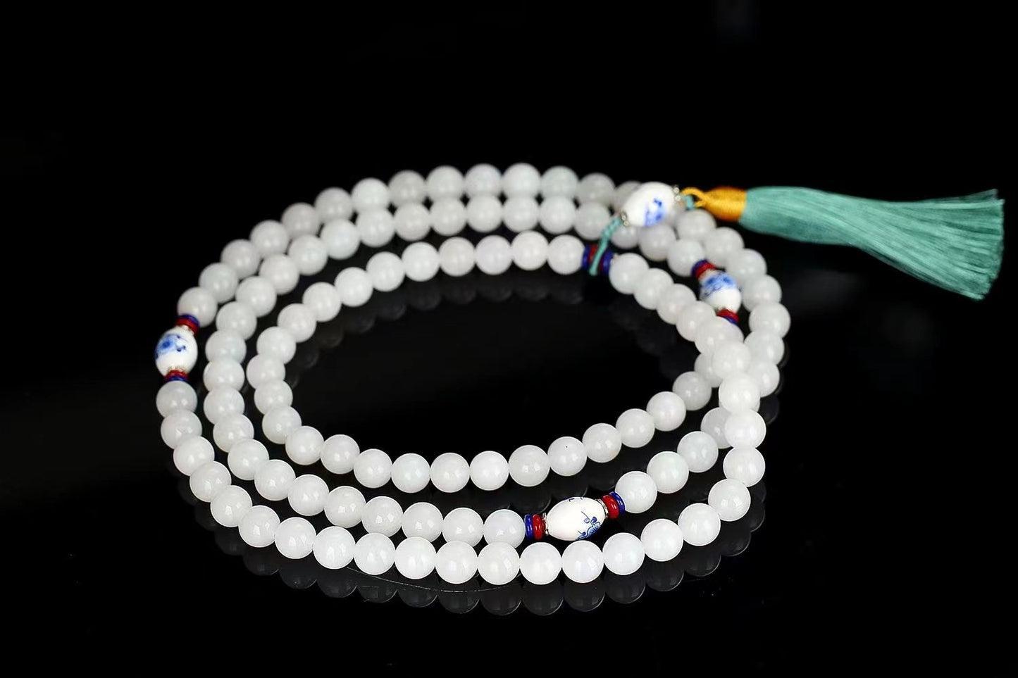 Collier XXL en jade blanc de catégorie Hetian du Xinjiang et porcelaine avec médaillon à frange, perle de 8mm