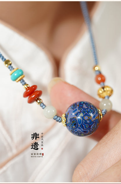Collier en perle sculptée de forme ronde, disponible aux couleurs rouge / bleu / orange / noire laquée de Pékin