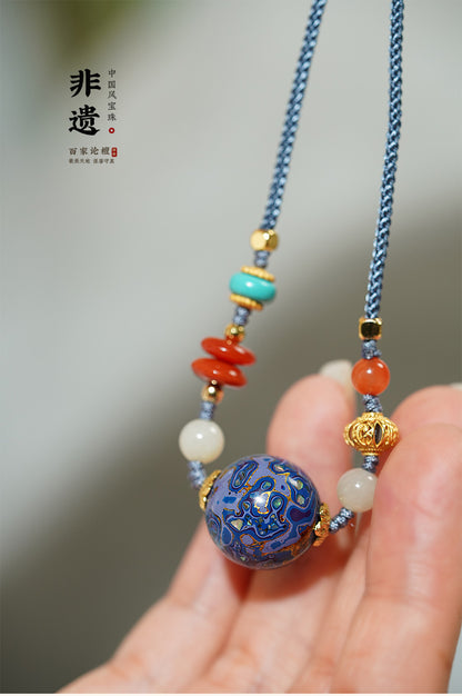 Collier en perle sculptée de forme ronde, disponible aux couleurs rouge / bleu / orange / noire laquée de Pékin
