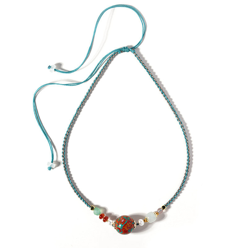 Collier en perle sculptée de forme ronde, disponible aux couleurs rouge / bleu / orange / noire laquée de Pékin