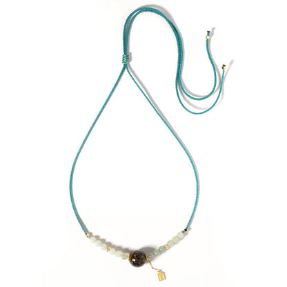 Collier en perle sculptée de forme ronde, disponible aux couleurs rouge / bleu / orange / noire laquée de Pékin