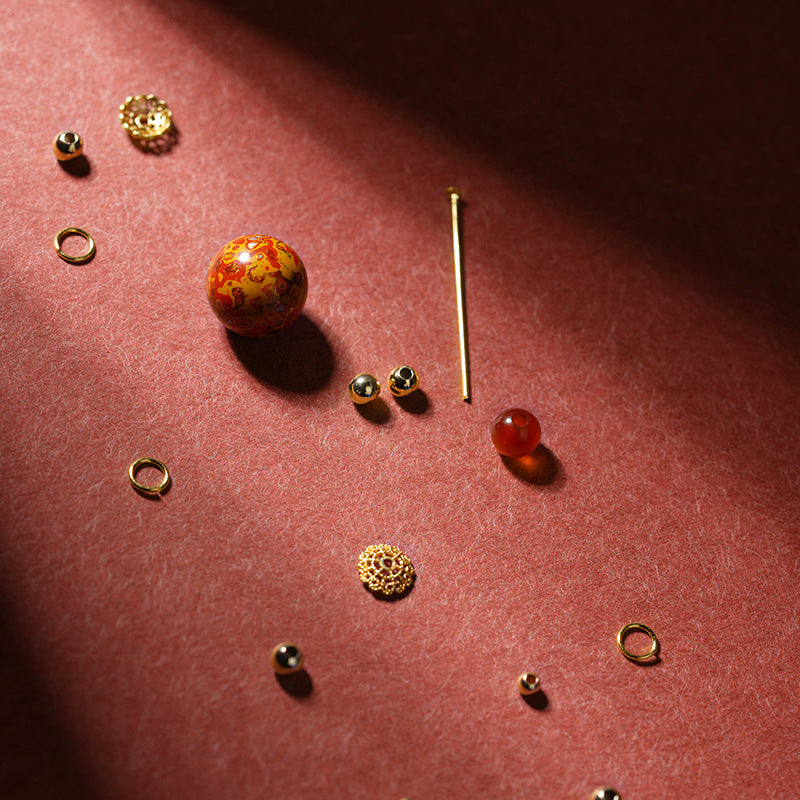 Collier en perle sculptée de forme ronde, disponible aux couleurs rouge / bleu / orange / noire laquée de Pékin