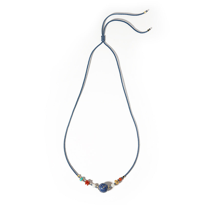 Collier en perle sculptée de forme ronde, disponible aux couleurs rouge / bleu / orange / noire laquée de Pékin