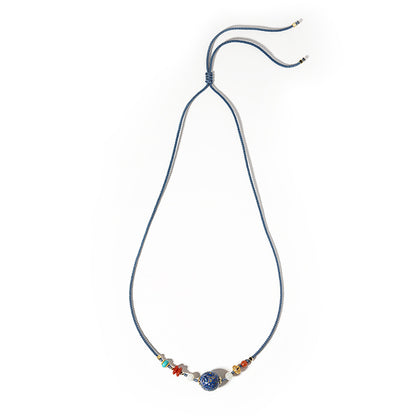 Collier en perle sculptée de forme ronde, disponible aux couleurs rouge / bleu / orange / noire laquée de Pékin