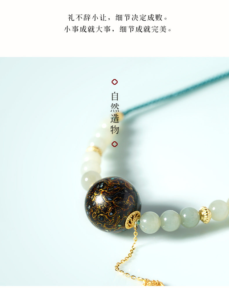 Collier en perle sculptée de forme ronde, disponible aux couleurs rouge / bleu / orange / noire laquée de Pékin