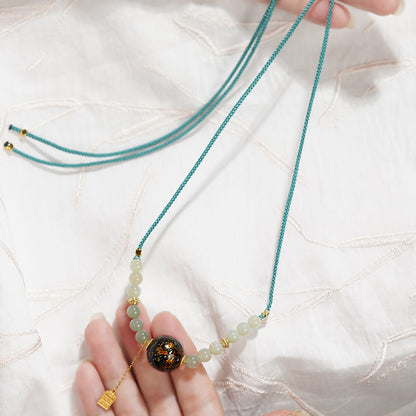 Collier en perle sculptée de forme ronde, disponible aux couleurs rouge / bleu / orange / noire laquée de Pékin