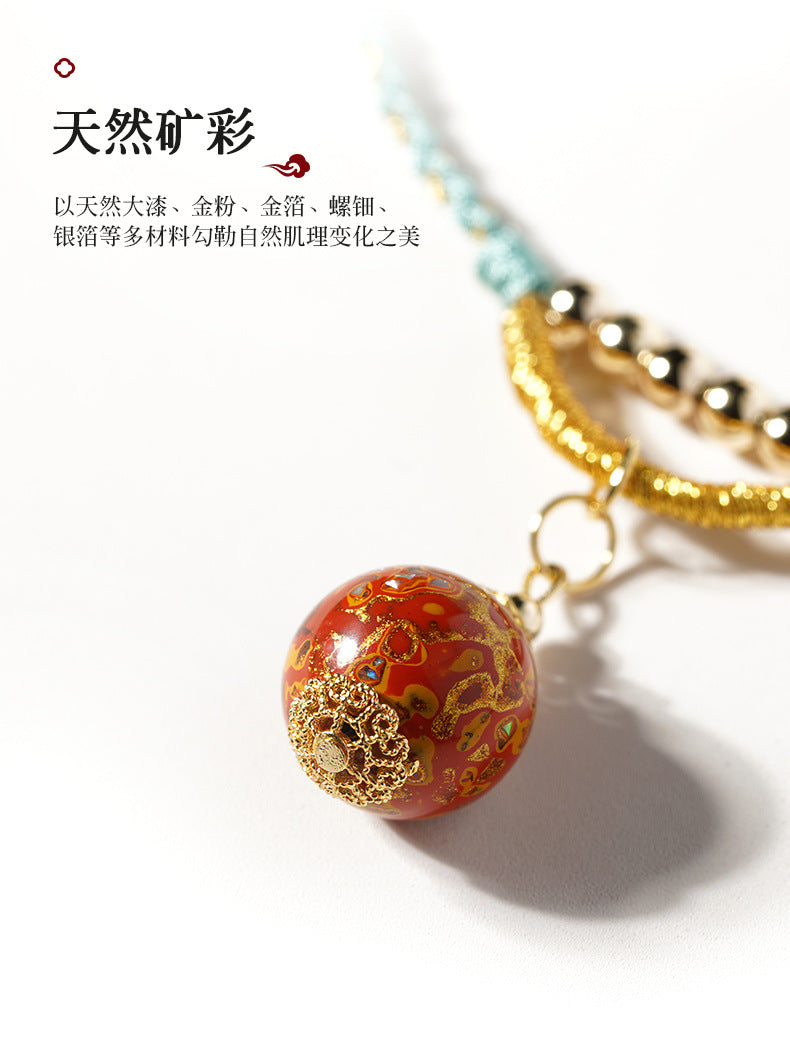 Collier en perle sculptée de forme ronde, disponible aux couleurs rouge / bleu / orange / noire laquée de Pékin